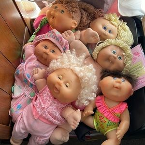 Cabbage patch kids dolls bundle, 6 dolls. used condition.  Some have yarn hair.